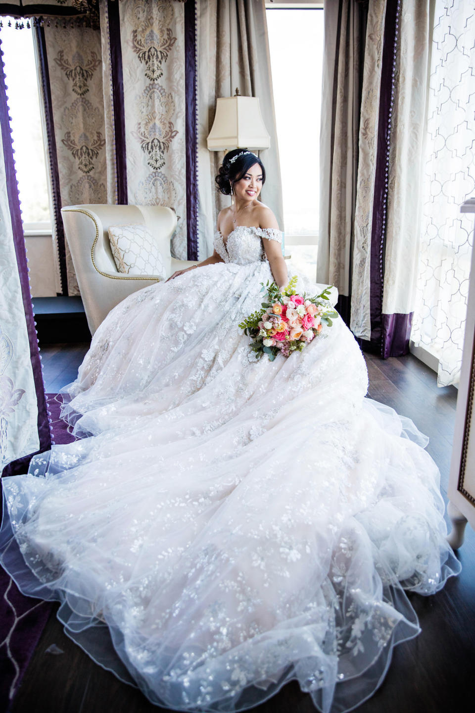 The bride wore a&nbsp;<a href="http://www.ysamakino.com/" target="_blank">Ysa Makino</a>&nbsp;gown on her wedding day.&nbsp; (Photo: <a href="http://whiterabbitphotoboutique.com/blog/" target="_blank">White Rabbit Photo Boutique</a>)