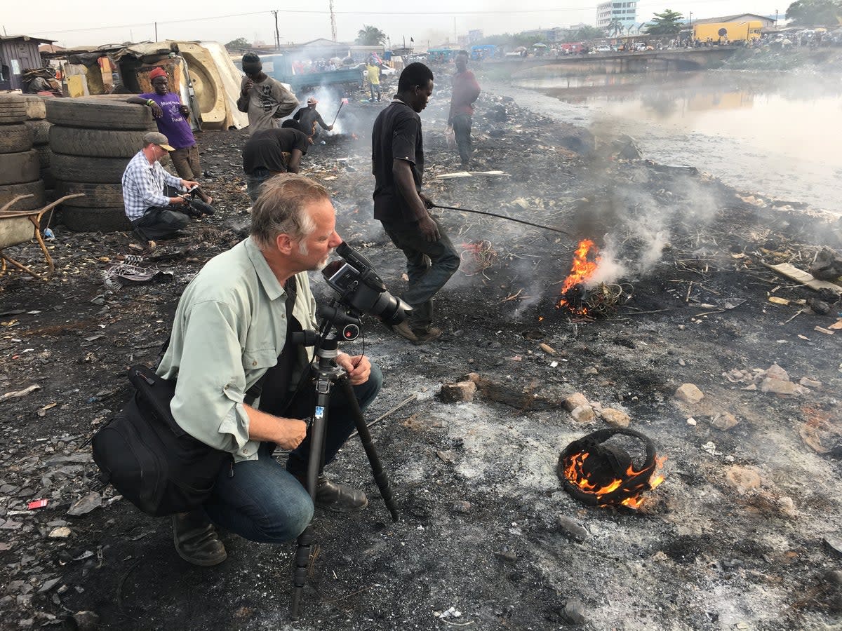 Burtynsky with Jim Panou in Agbogbloshie Recycling Yard, Accra, Ghana, 2017 (Edward Burtynsky/Flowers Gallery)