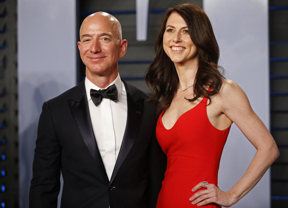 Jeff Bezos e l'ex moglie MacKenzie Scott (REUTERS/Danny Moloshok)