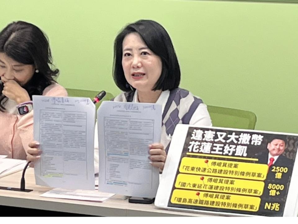 民進黨團幹事長吳思瑤痛批傅崐萁違反財政紀律「花蓮王好凱」。   圖：金大鈞/攝