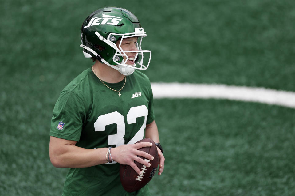 New York Jets' Isaiah Davis works out during an NFL rookie minicamp football practice Friday, May 3, 2024, in Florham Park, N.J. (AP Photo/Adam Hunger)