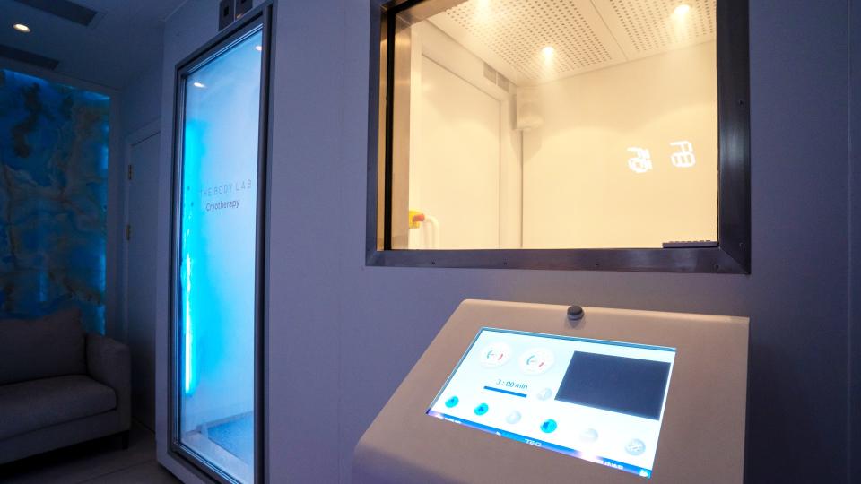 Cryotherapy chamber