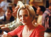 Wer "Verrückt nach Mary" (1998) gesehen hat, betrachtete Haargel danach mit anderen Augen: In dem Blödelklassiker der Farrelly-Brüder schmierte sich Cameron Diaz in einer peinlich-legendären Szene Sperma in die Tolle, und auch sonst bot der Film eine satte Ladung Fäkalhumor. (Bild: 20th Century Fox)