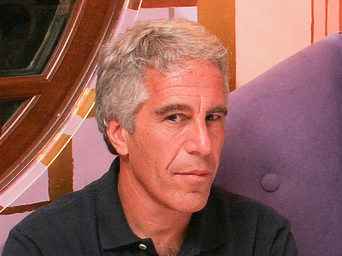 Federal prosecutors quietly dropped their case against Jeffrey Epstein's jail guards in the middle of Ghislaine Maxwell's trial