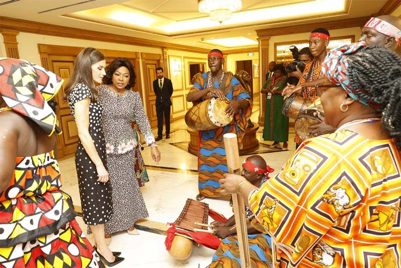 La reina Letizia con la primera dama de Angola