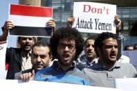 Arab students shout slogans, carry banners and a Yemeni national flag during a protest against Saudi-led air strikes on Yemen, in front of the offices of the U.N. headquarters in Beirut April 1, 2015. REUTERS/Mohamed Azakir