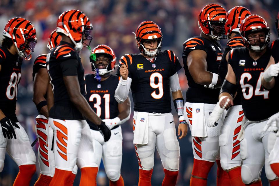 Cincinnati Bengals quarterback Joe Burrow (9) enters the huddle in the first quarter