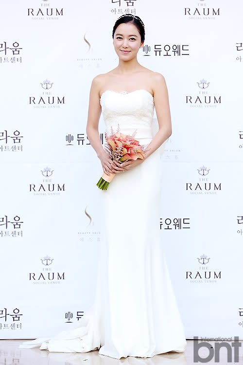 Lee So Yeon Finally Ties The Knot