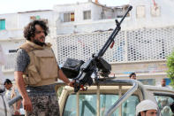 A fighter of the southern Yemeni separatists mans a machine gun mounted on a military vehicle securing an anti-government protest in Aden, Yemen January 28, 2018. REUTERS/Fawaz Salman