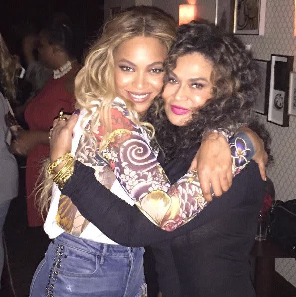 You must see Beyoncé’s face-swap with her mom on Snapchat… also, Beyoncé has a Snapchat?!