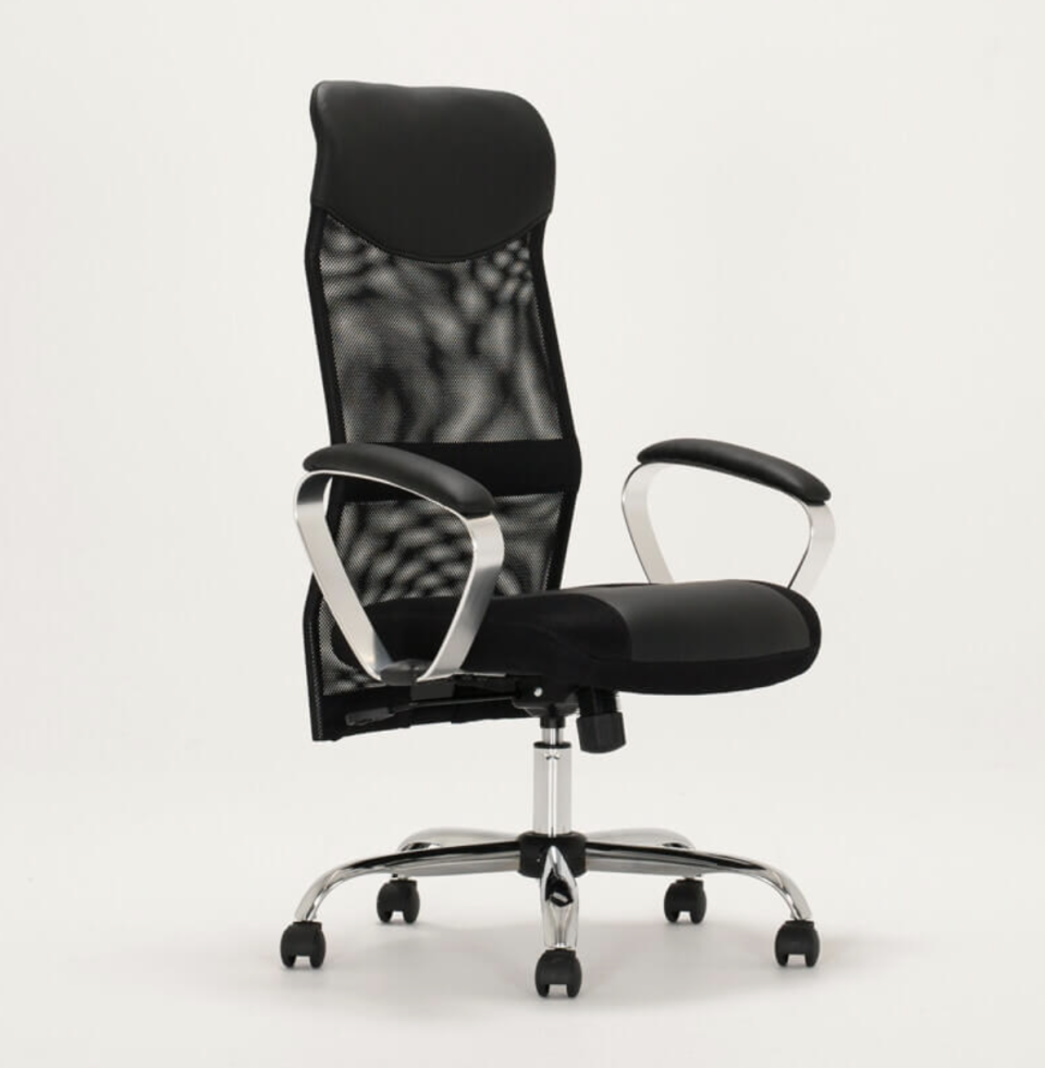 Lotus Office Chair in black (Photo via EQ3)