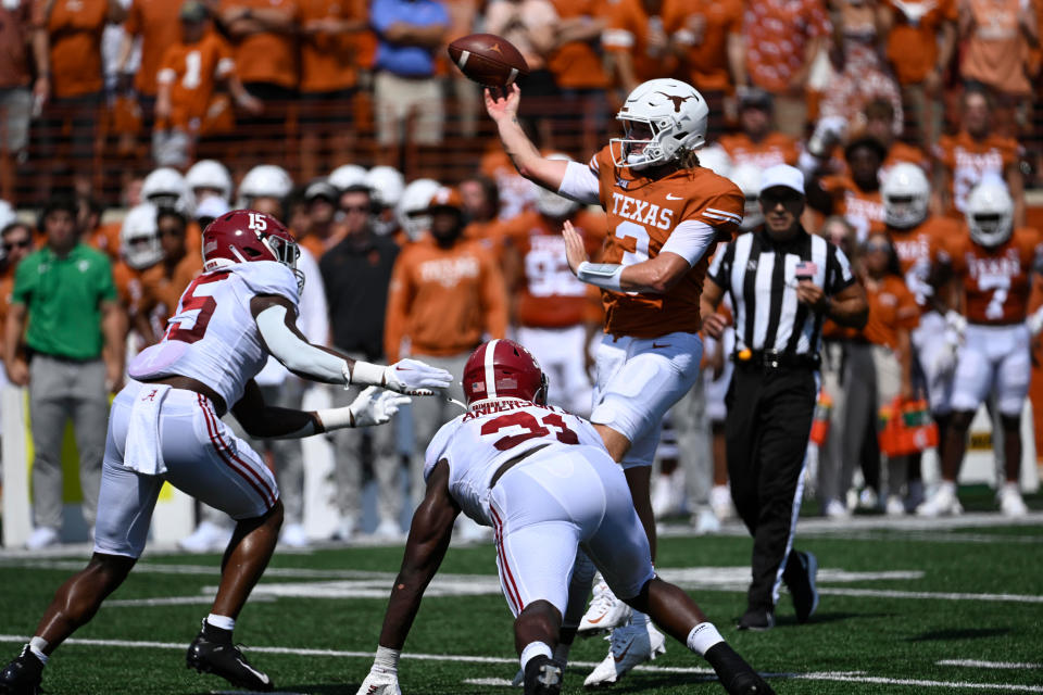 College Football: Texas quarterback Quinn Ewers (3) in action, passes vs Alabama Will Anderson Jr. (31) and Dallas Turner (15) at Darrell K Royal Memorial Stadium. 
Austin, TX 9/10/2022 
CREDIT: Greg Nelson (Photo by Greg Nelson/Sports Illustrated via Getty Images)
(Set Number: X164150)