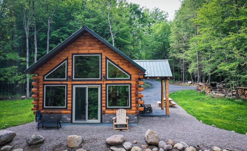 New Log Cabin on Scenic Waterfront