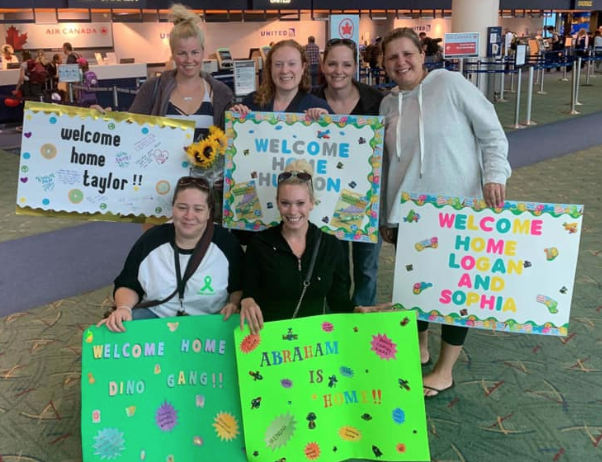 A mom, part of a group who were awaiting their children with health issues to arrive home, is accusing American Airlines staff of neglecting to care for the unaccompanied minors. (Credit: Getty Images)