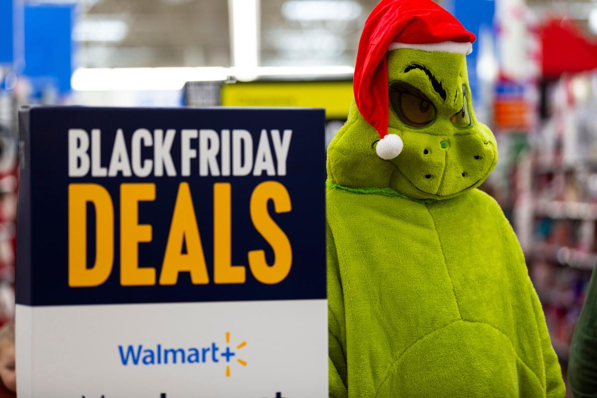 What time does Walmart open? Here are holiday store hours for Christmas