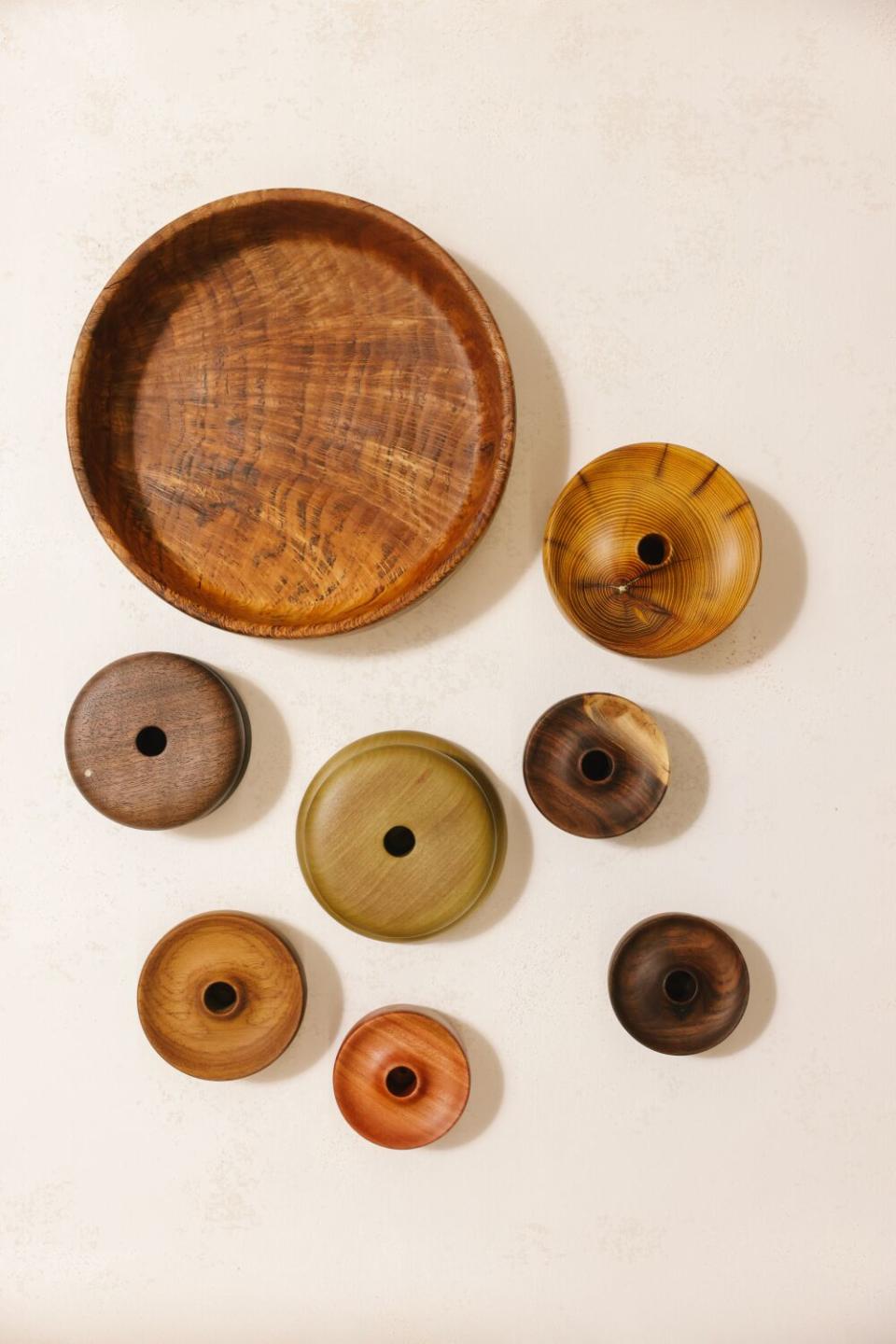 A wood bowl and vases