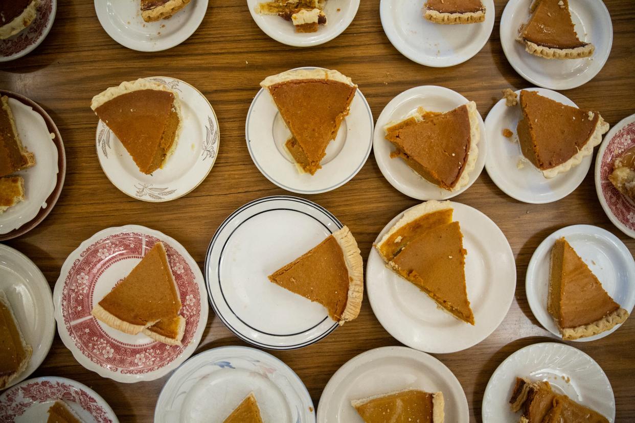 This year's Thanksgiving dinner will cost Americans 4.5% less this year, the American Farm Bureau Federation reported Wednesday.
