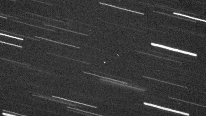 Watch house-size asteroid 2023 MU2 fly by Earth at over 2000 mph (video) - Yahoo! Voices