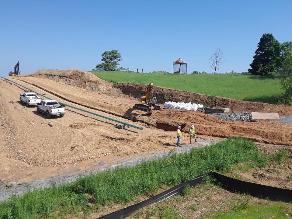 Pipeline construction cuts through a farmer’s field. Provided by Erin Brock Carlson, <a href="http://creativecommons.org/licenses/by-sa/4.0/" rel="nofollow noopener" target="_blank" data-ylk="slk:CC BY-SA;elm:context_link;itc:0;sec:content-canvas" class="link ">CC BY-SA</a>