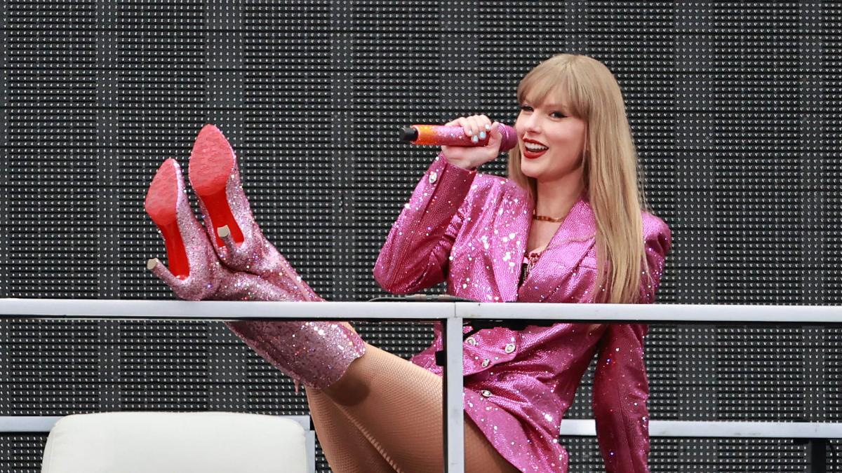 ‘Unforgettable’ night as Taylor Swift opens sold-out Eras Tour shows in Dublin