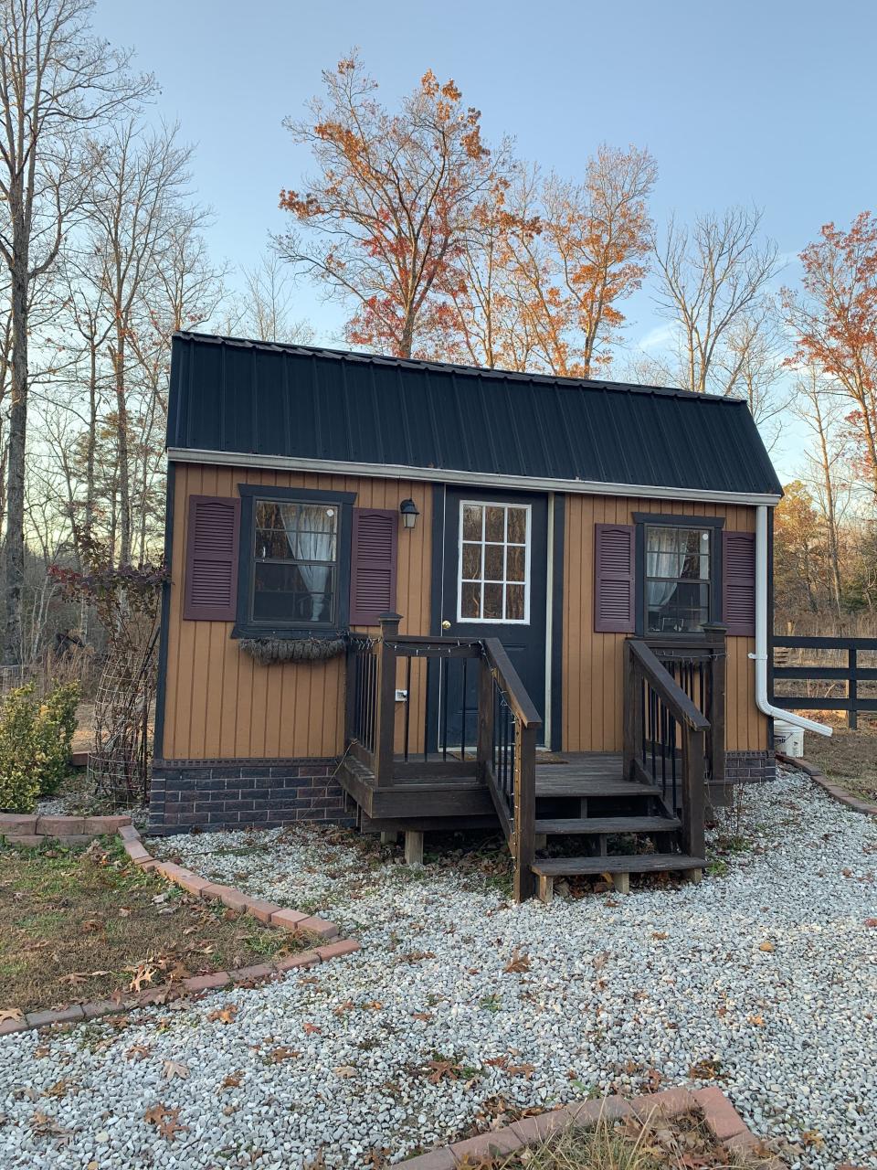 Lennox Brinks, 18, lives in a tiny home on her parents's property in Kentucky. (Photo: Courtesy of the Brinks family)