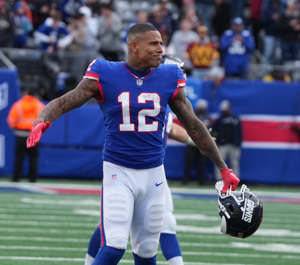 East Rutherford, NJ — October 22, 2023 -- Darren Waller of the Giants at the end of the game. The NY Giants host the Washington Commanders at MetLife Stadium in East Rutherford, NJ on October 22, 2023.