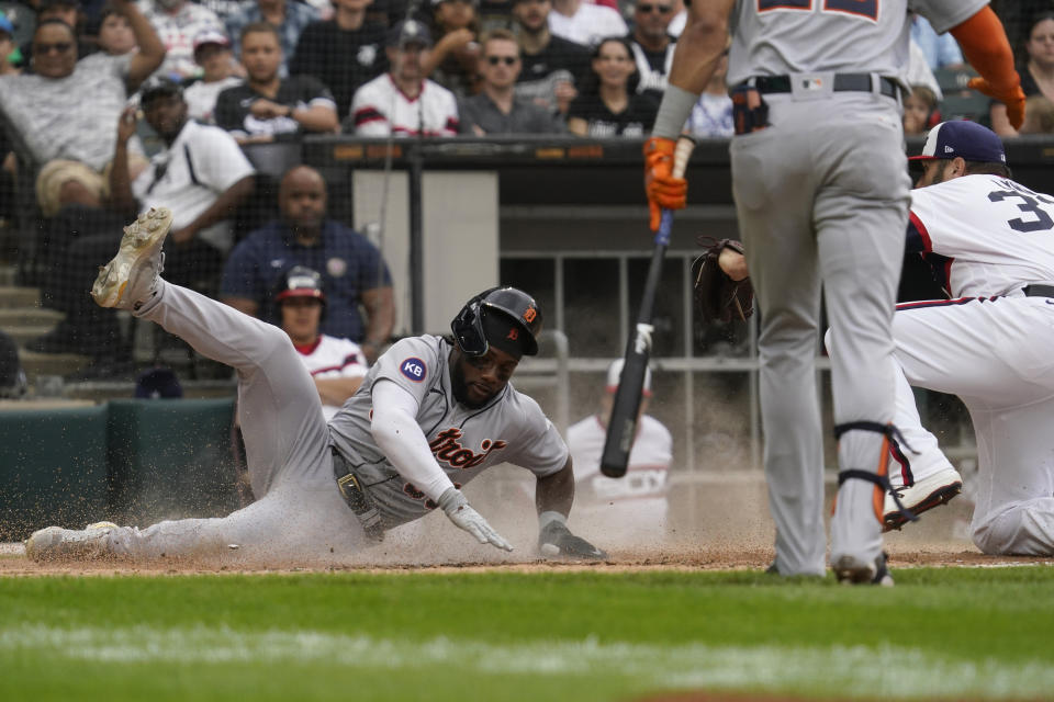 Detroit Tigers' Akil Baddoo, left, scores on a wild pitch by Chicago White Sox starting pitcher Lance Lynn during the third inning of a baseball game in Chicago, Sunday, Aug. 14, 2022. (AP Photo/Nam Y. Huh)