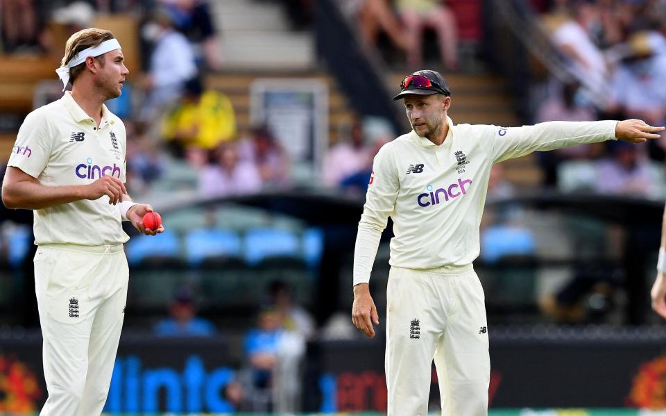 England's captain Joe Root (R) sets up the fielding for the paceman Stuart Broad on day two of the second cricket Test match - AFP