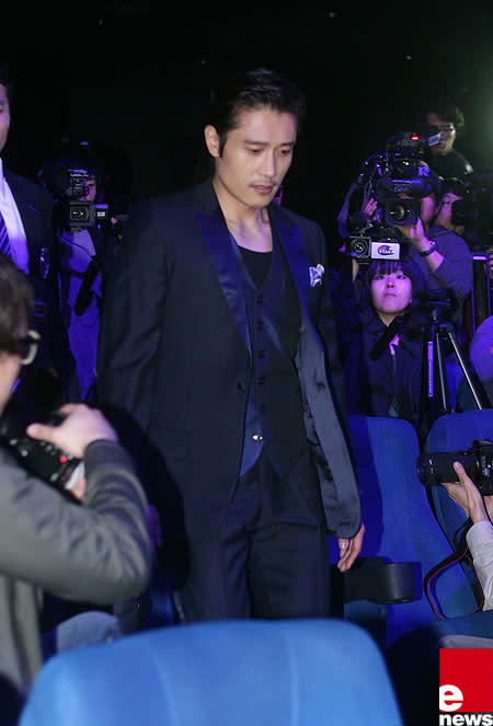 Lee Byung Hun Feels Pressured by All the Attention