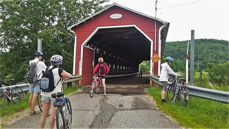 Up until 2019, cyclists were allowed to pass through the bridge freely and the bridge was included in several routes through the area.