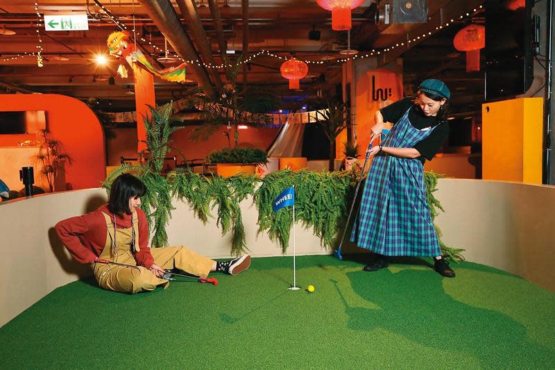 「WHEE! 下來玩」打造的迷你高爾夫球場，搭配品質穩定的餐點，為城市創造絕無僅有的夜間娛樂體驗。