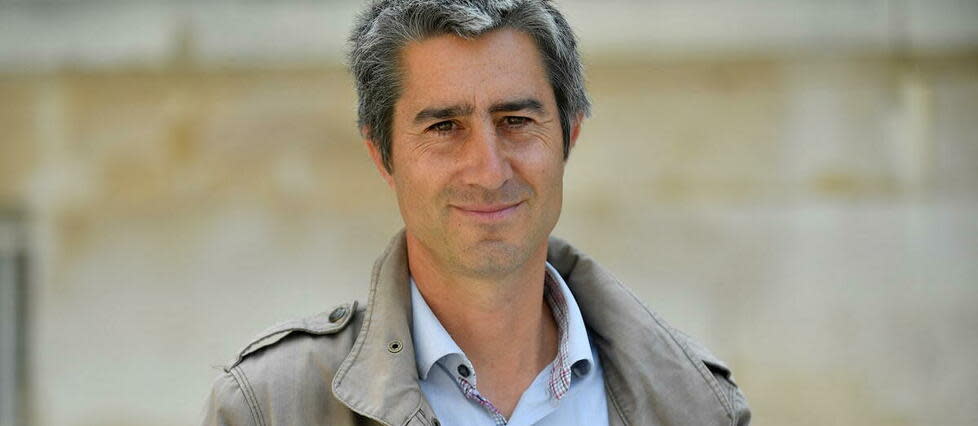 François Ruffin pose devant l'Assemblée nationale à ​​Paris, le 2 juin 2022. 
 
