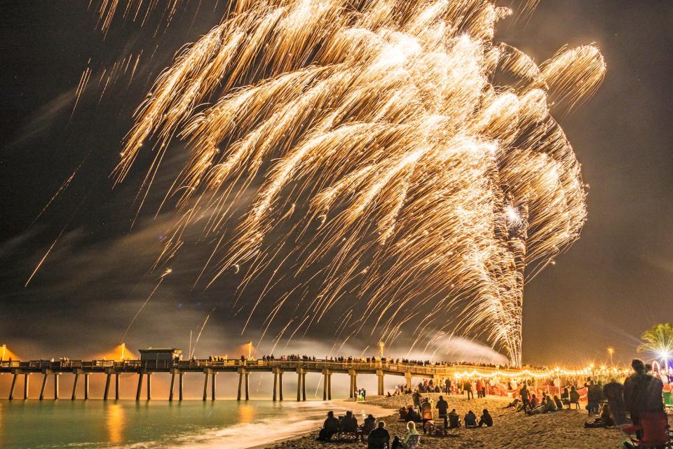 Venice restaurant and bar Sharky's on the Pier will throw a New Year's Eve Beach Bash with fireworks.