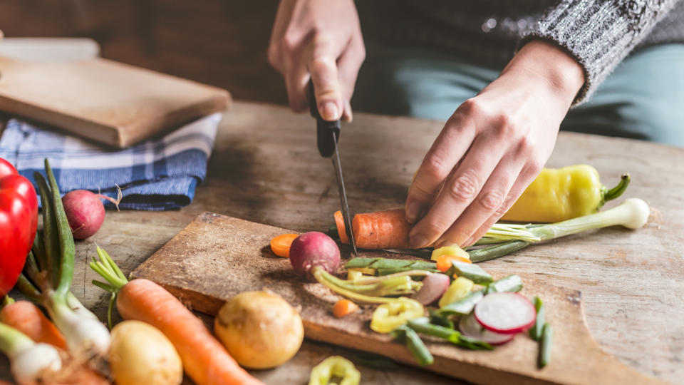 Aumenta el número de consumidores que apuesta por una alimentación basada en los productos de la tierra. La colorterapia de las verduras, frutas y hortalizas está en alza. (Foto: Getty)