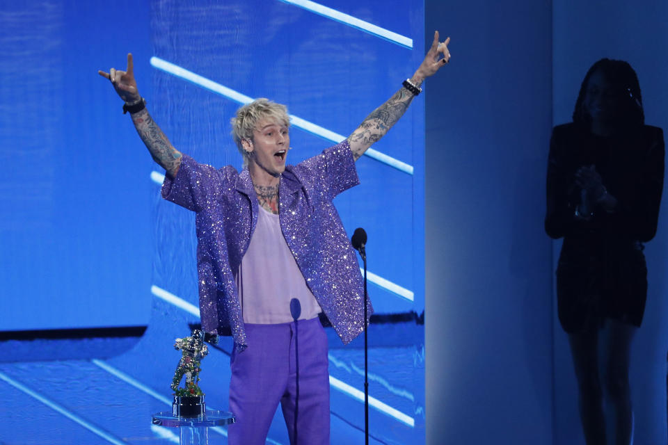 Machine Gun Kelly accepts the award for Best Alternative for 