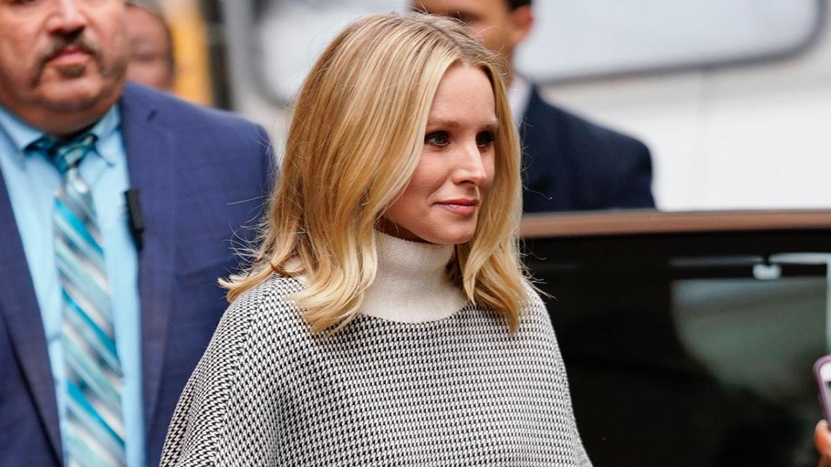 Kristen Bell Shows How to Pull Off an Oversized Sweater and Boots Sans Pants