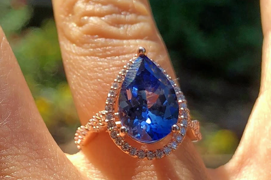 <b>Photo: azure g./<a href="https://yelp.com/biz_photos/oaks-jewelers-berkeley?utm_campaign=2eccc1eb-c2d1-4343-8738-f7a53518d56b%2C96cc81b0-81c3-4ca0-9020-967885d93161&utm_medium=81024472-a80c-4266-a0e5-a3bf8775daa7" rel="nofollow noopener" target="_blank" data-ylk="slk:Yelp;elm:context_link;itc:0;sec:content-canvas" class="link ">Yelp</a></b>