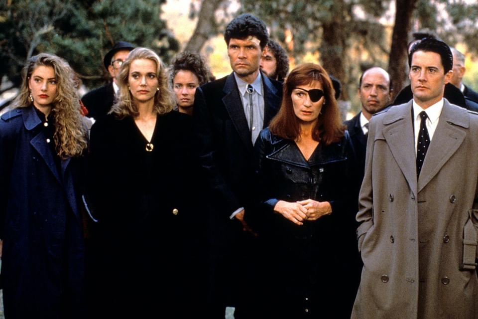 TWIN PEAKS, Madchen Amick, Peggy Lipton, Everett McGill, Wendy Robie, Kyle MacLachlan, 1990-91