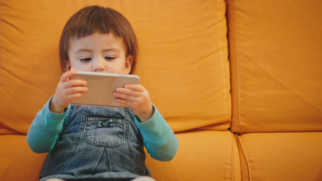 Schon Kleinkinder haben einen hohen Smartphone-Konsum. (Symbolbild: Getty Images)