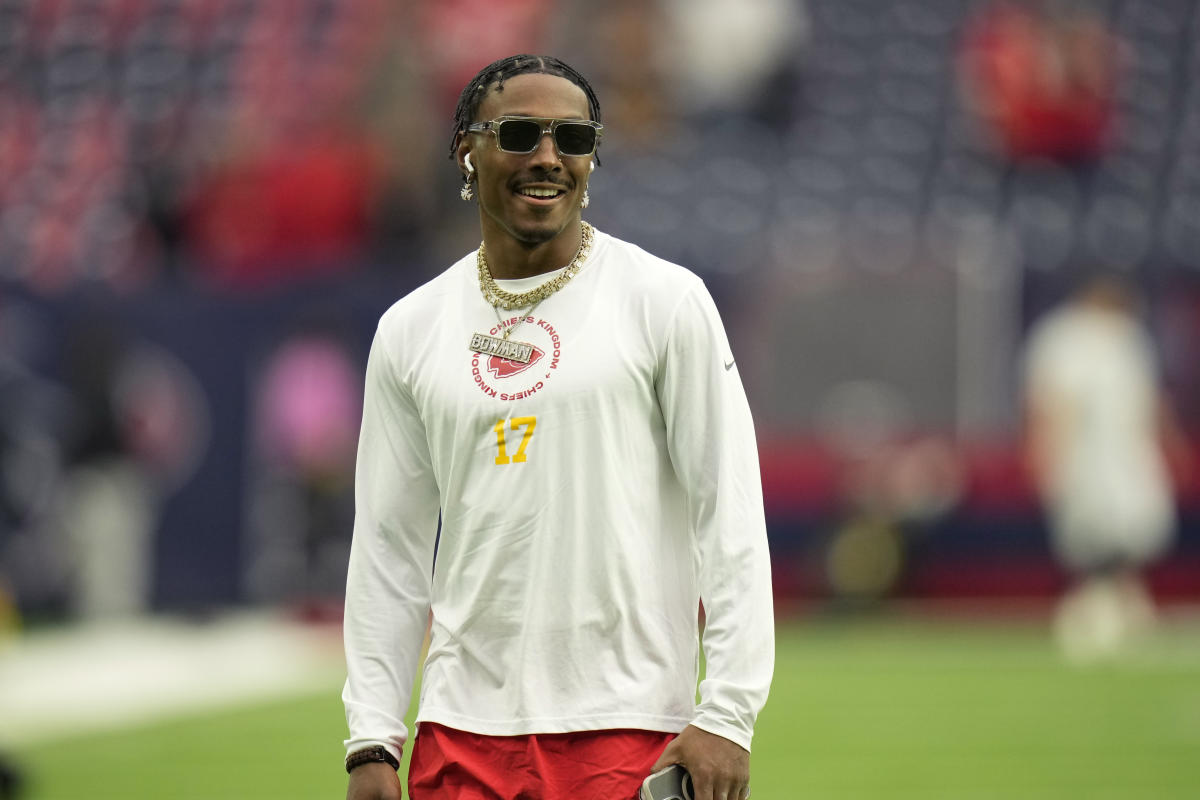 Mecole Hardman's game day outfit is fantastic 