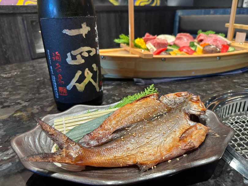 午仔魚夜干酥脆外皮超軟嫩。