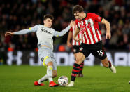 Soccer Football - FA Cup Third Round Replay - Southampton v Derby County - St Mary's Stadium, Southampton, Britain - January 16, 2019 Southampton's Sam Gallagher in action with Derby County's Mason Mount REUTERS/David Klein