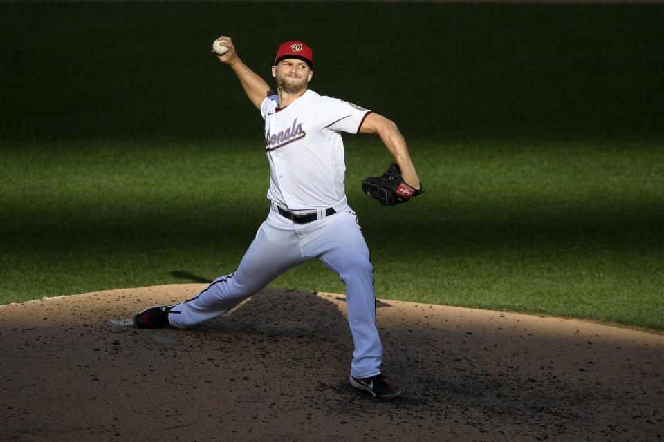 Austin Voth, abridor de los Nacionales de Washington, hace un lanzamiento en el primer juego de una doble cartelera ante los Filis de Filadelfia, el martes 22 de septiembre de 2020 (AP Foto/Nick Wass)