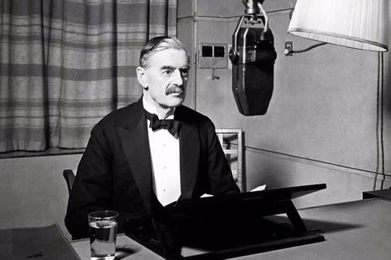 El entonces primer ministro de Reino Unido, Neville Chamberlain, había tratado de mantener la paz con el gobierno nazi pero la invasión de Polonia no le dejó más alternativa que declarar la guerra