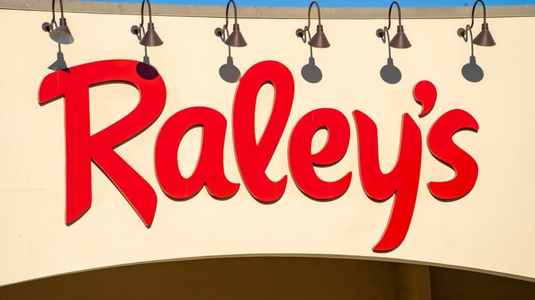 Raley's supermarket