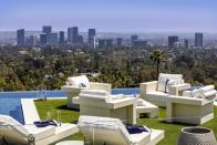 <p>Das Anwesen bietet eine atemberaubende Aussicht über Los Angeles. (Bild: Branden Williams & Rayni Williams) </p>