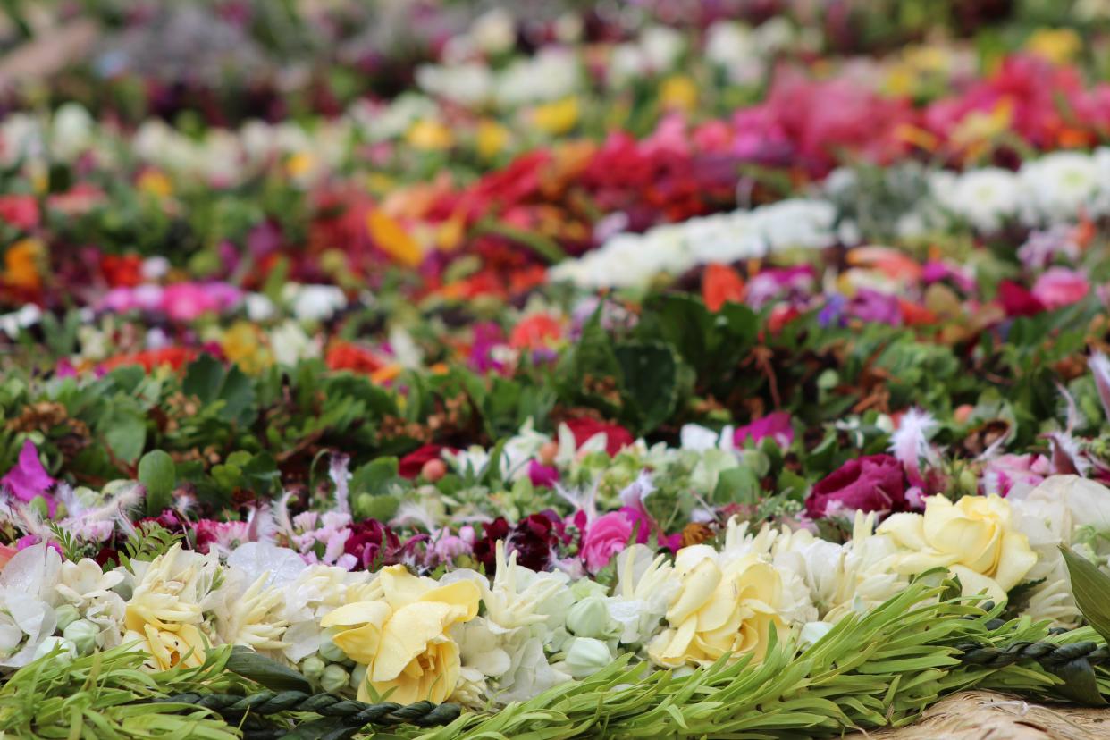 The entered lei make their final home at Mauna ʻAla.