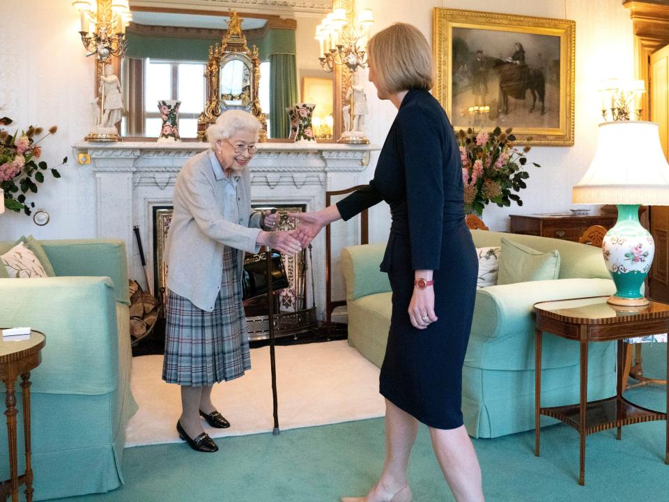 queen elizabeth meeting with prime minister Liz Truss on september 6, 2022