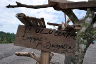 <b>Vulkan Merapi, Indonesien</b><br><br> "Hier war das Haus von Herrn Jumadi": Das Schild ist der einzige Hinweis auf das vom Vulkan Merapi auf der indonesischen Insel Java ausgelöschte Haus, das ebenso wie der Rest des Dorfes von einem Lavastrom verschluckt wurde. Im November 2010 brach der Vulkan aus, zahlreiche Menschen verloren ihr Leben, Zehntausende Bewohner mussten fliehen. (Bild: AFP)<br><br>