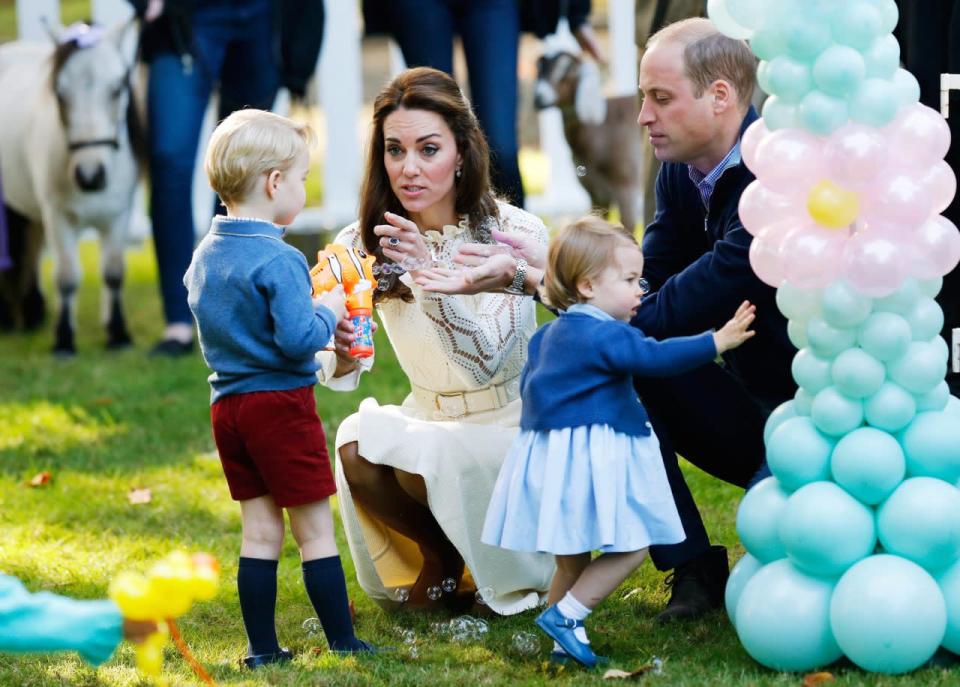 Prince William, Kate, Duchess of Cambridge, Prince George and Princess Charlotte attend a children’s party at Government House in Victoria, Thursday, September 29, 2016. THE CANADIAN PRESS/POOL-Chris Wattie